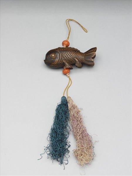 茄楠木雕魚形香佩