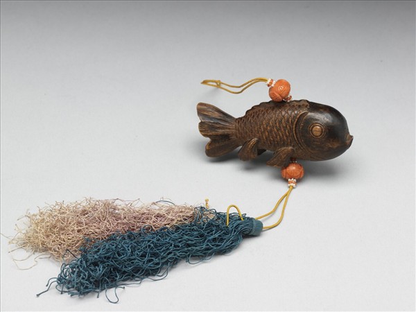 茄楠木雕魚形香佩