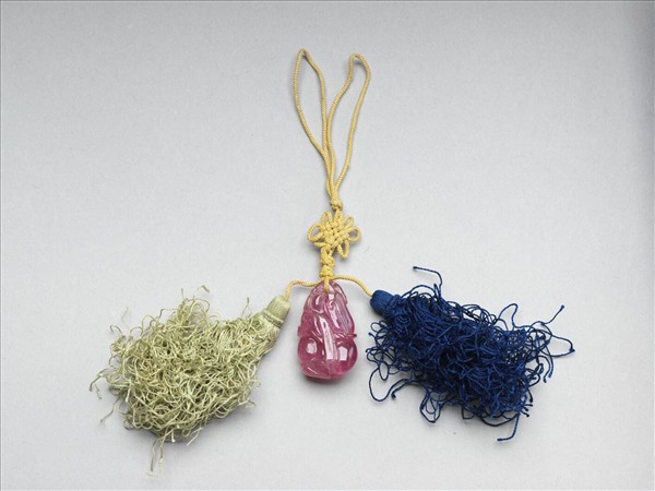 粉紅碧璽雕花珮