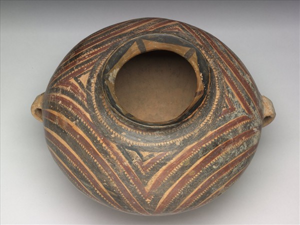 馬家窯文化半山類型 雙耳波濤紋彩陶罐