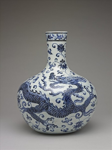 青花穿蓮龍紋天球瓶