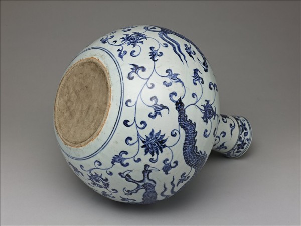 青花穿蓮龍紋天球瓶