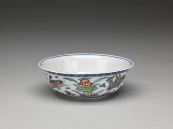 鬥彩蓮塘紋碗