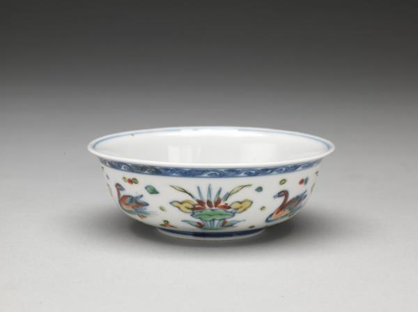鬥彩蓮塘紋碗