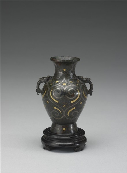 嵌金銀如意雲紋獸耳銅壺