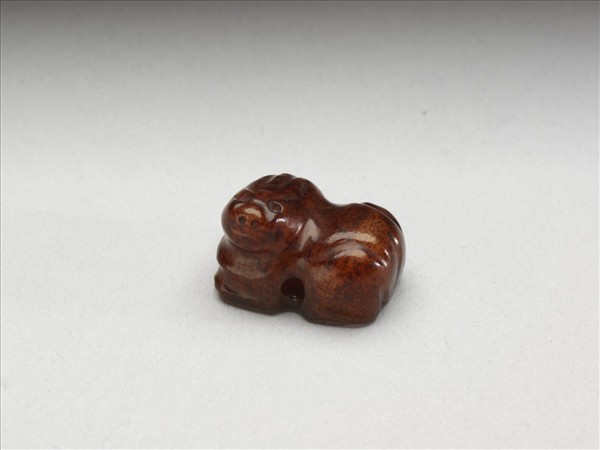 玉獸墜飾