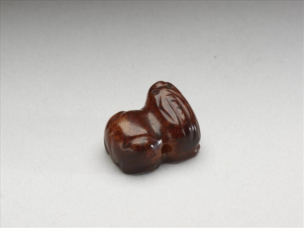 玉獸墜飾