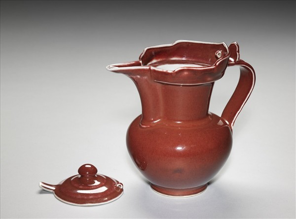 寶石紅釉僧帽壺