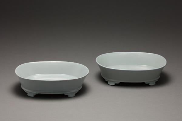 汝窯 青瓷無紋水仙盆