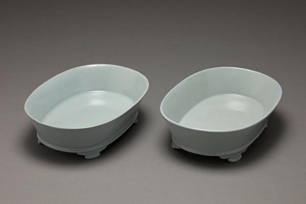 汝窯 青瓷無紋水仙盆