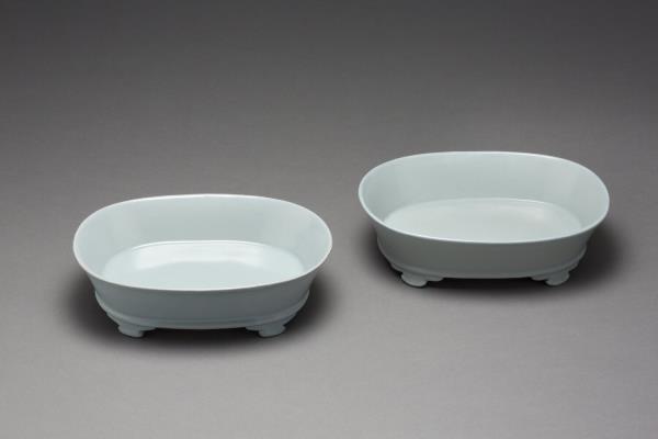 汝窯 青瓷無紋水仙盆