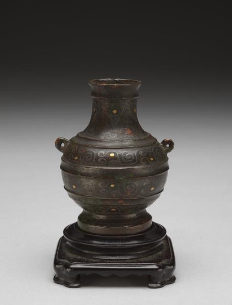 嵌金銀環耳帶紋銅壺