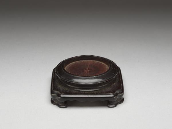 嵌金銀環耳帶紋銅壺